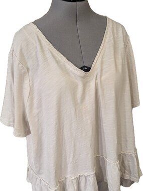 ARULA size C white v-neck tee with ruffle